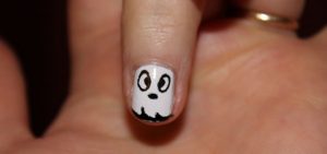Little white ghosts, fun nail art for Halloween.
