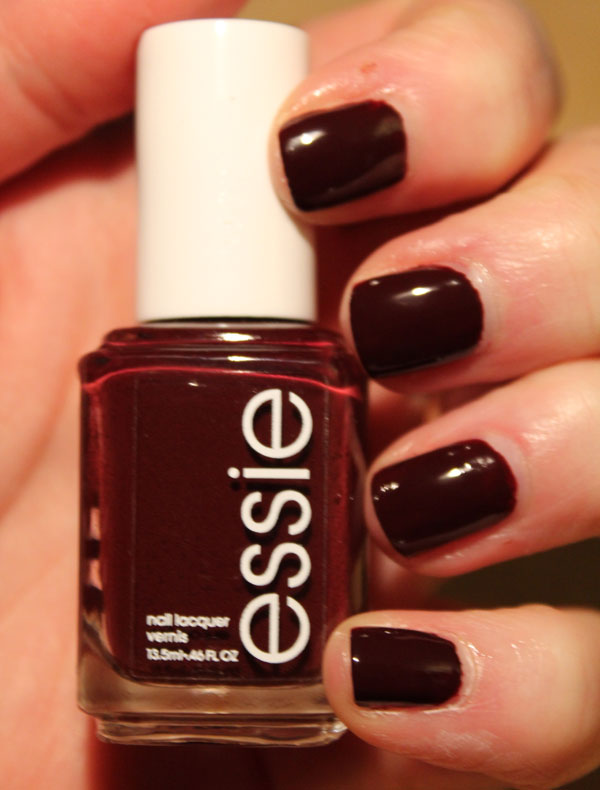 My nails dressed with Essie's reddy brown Shearling Darling.
